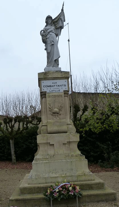 Le monument aux morts de Latillé - 86 - collection privée