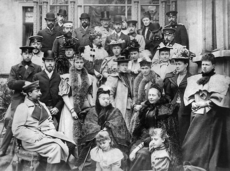 Victoria et ses enfants - extrait de Noblesse et Royautés