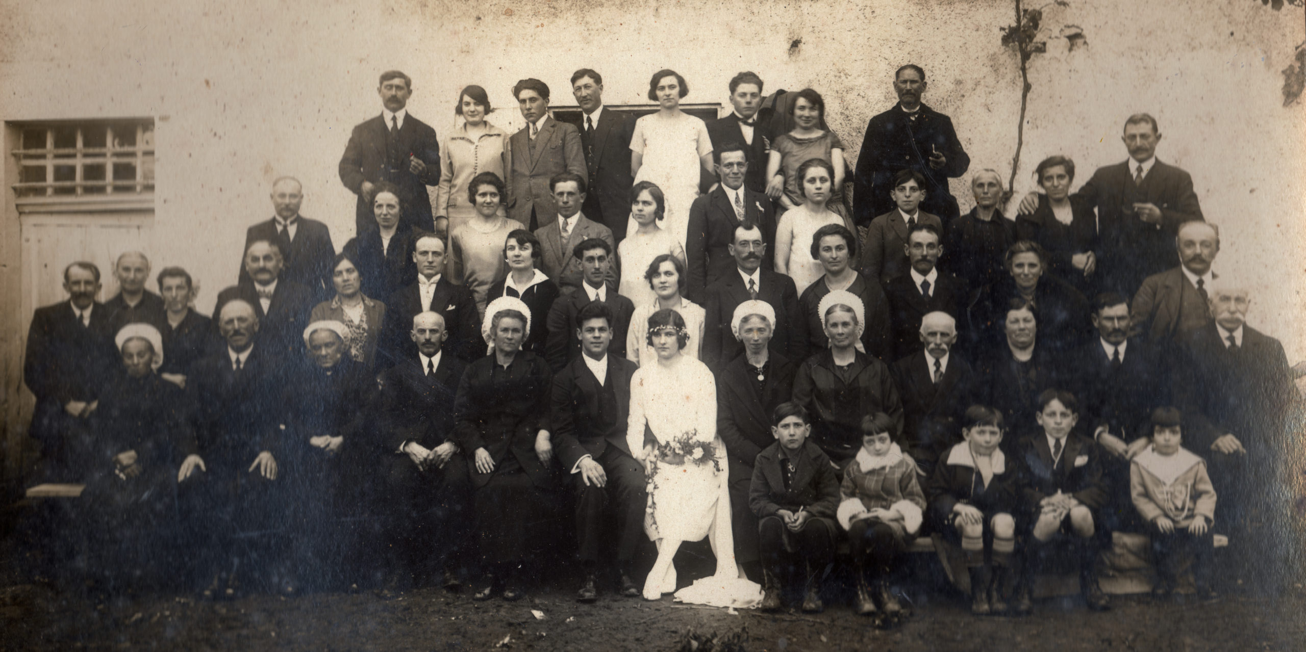 Une étude de la photo de mariage de mes grands parents maternels