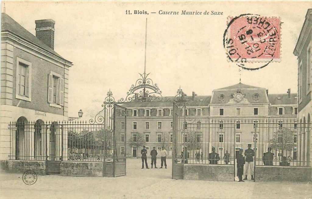 Carte postale ancienne de la caserne Maurice de Saxe, à Blois - 41 - Garnison du 113e régiment d'infanterie